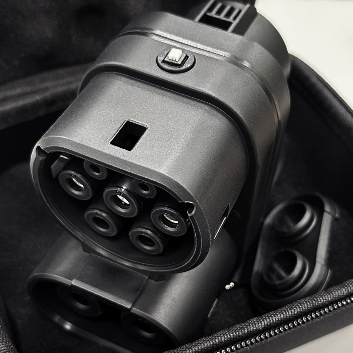 【台灣 菲爾雷】CCS1轉CCS2 特斯拉轉接頭 AC+DC交直流轉換頭 Type1轉Type2